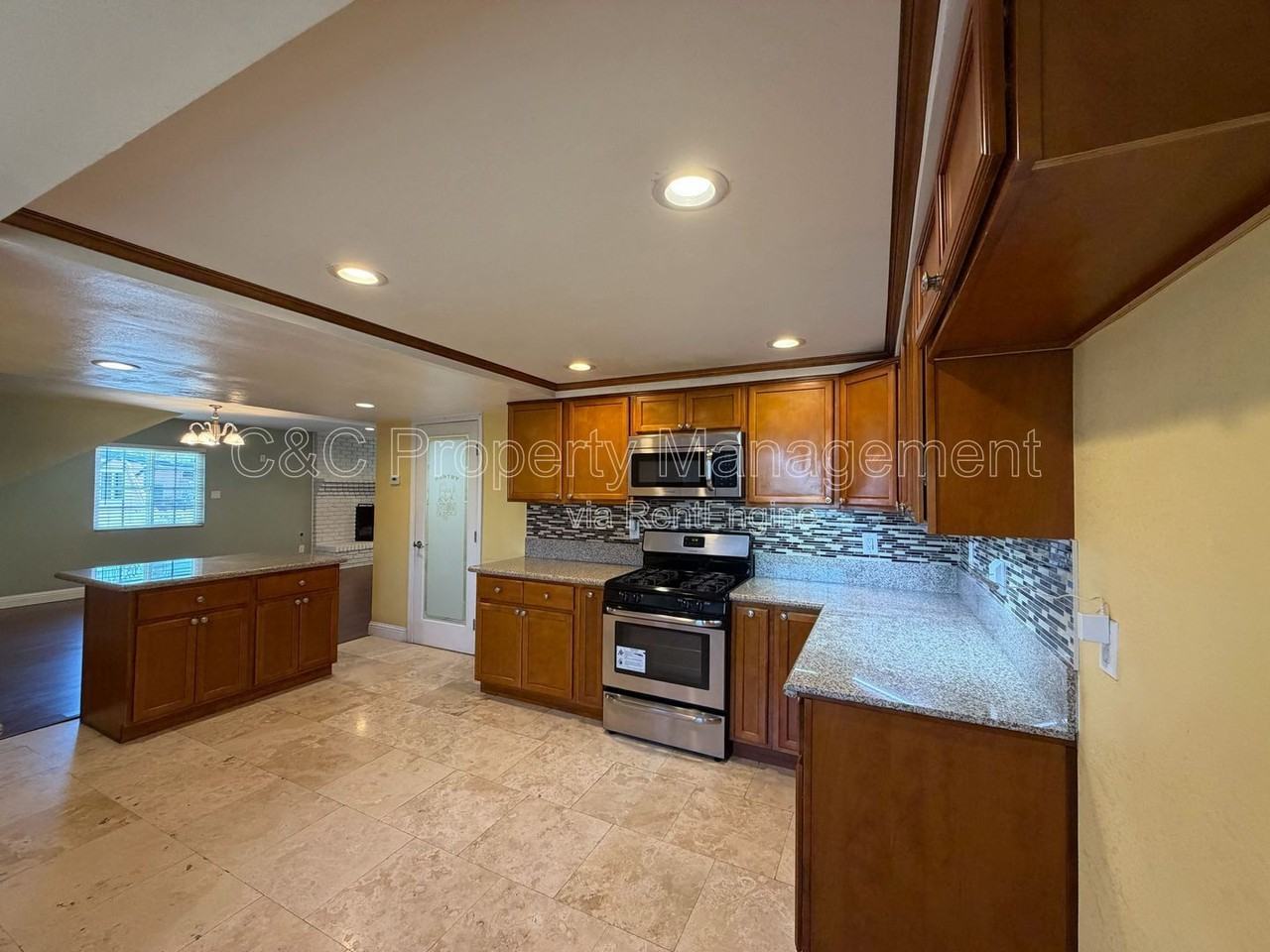 4981 Dassco Ct - Photo 7 of 18