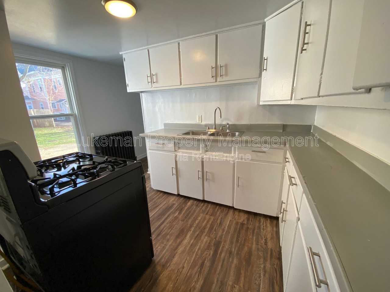 417 Oak St #1 - Photo 4 of 11