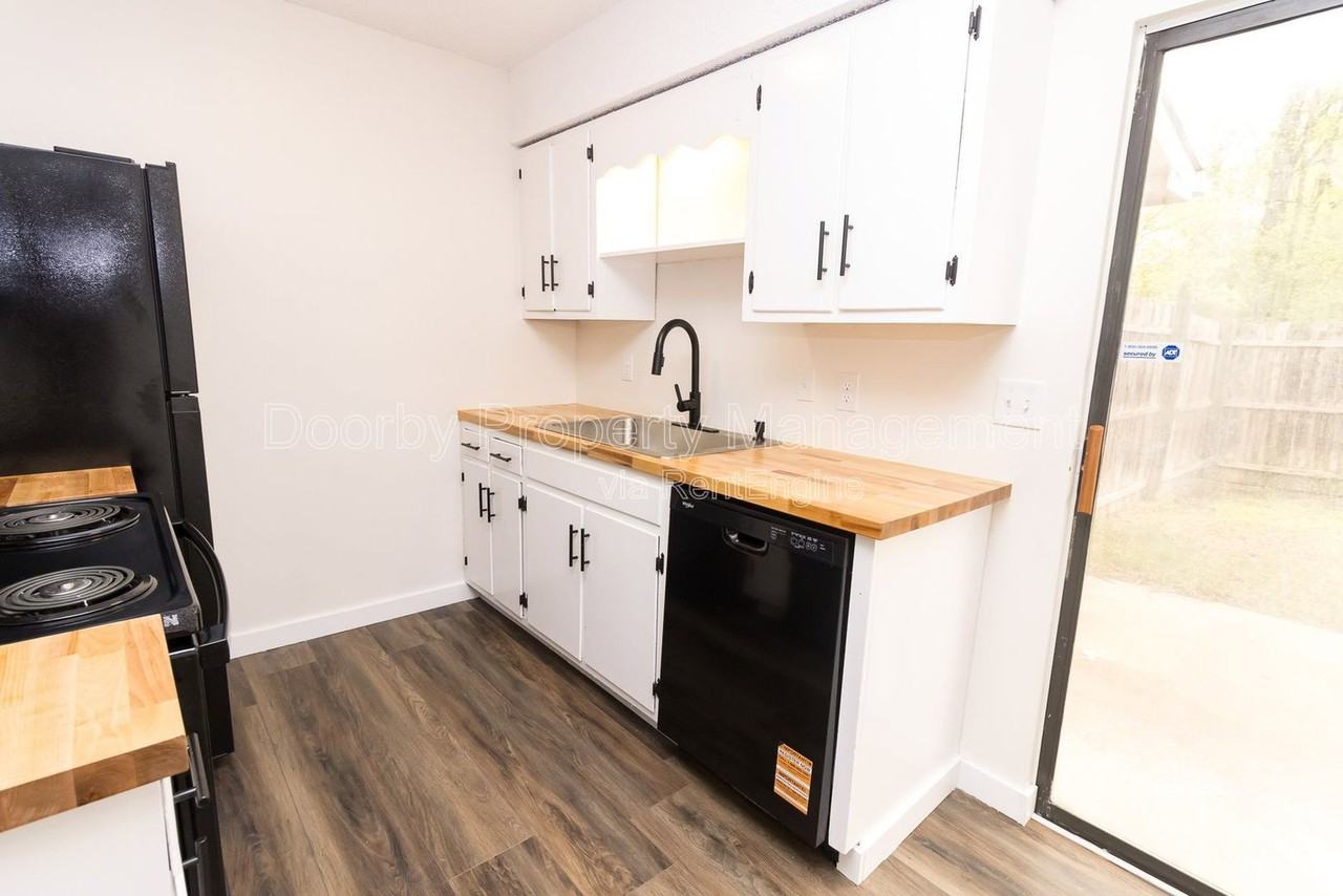 1118 Mcbrien Rd #B - Photo 2 of 12