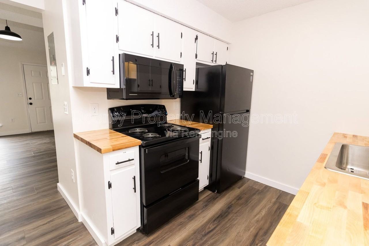 1118 Mcbrien Rd #B - Photo 5 of 12