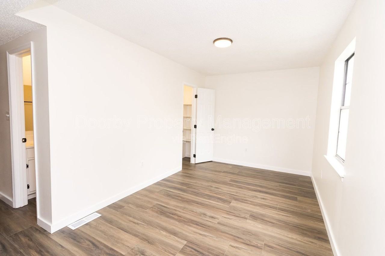 1118 Mcbrien Rd #B - Photo 7 of 12