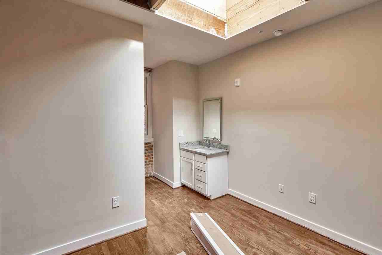 10 Walnut Aly #B102 - Photo 7 of 17