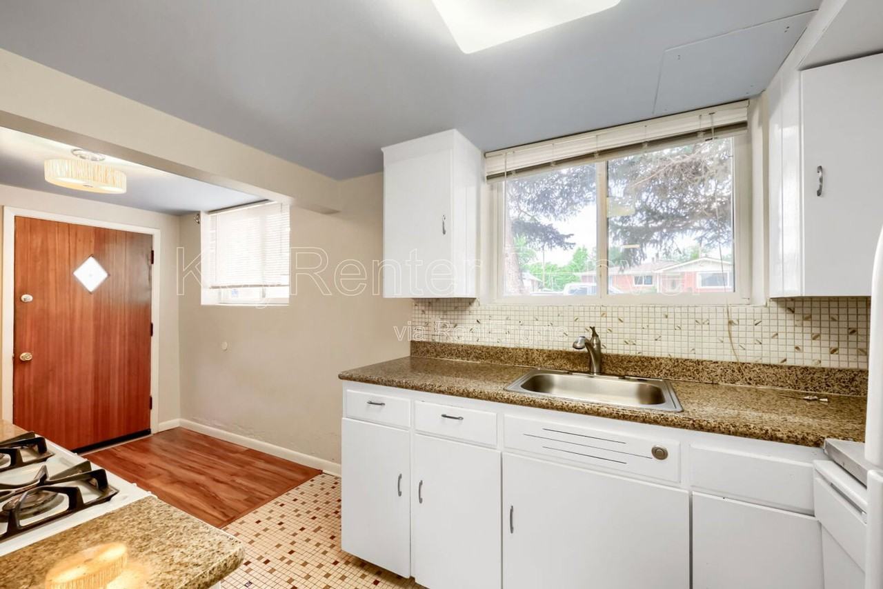 4106 Perry St - Photo 5 of 12
