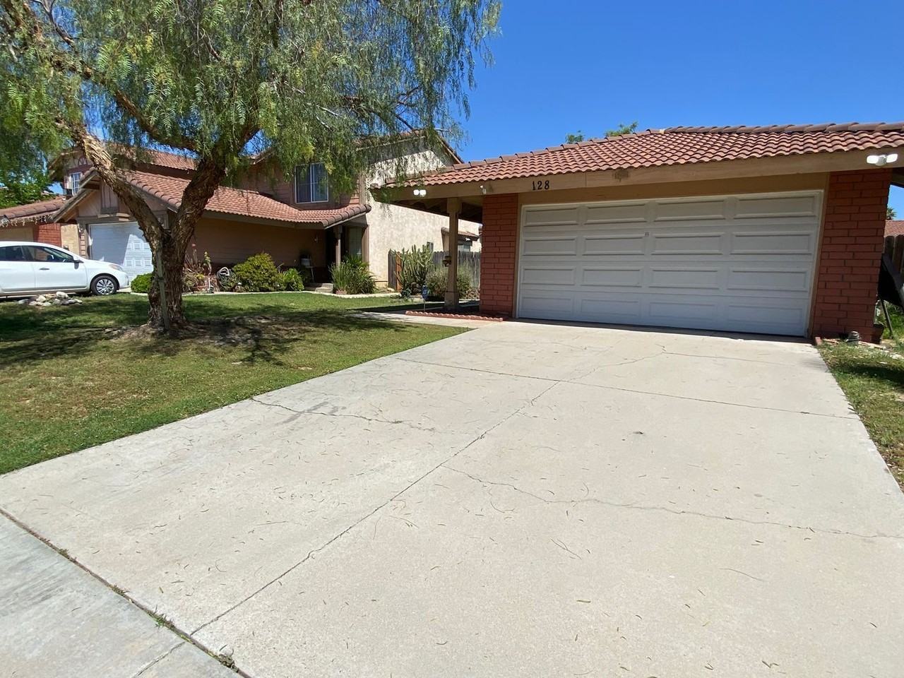 128 Elmtree Dr - Photo 2 of 17
