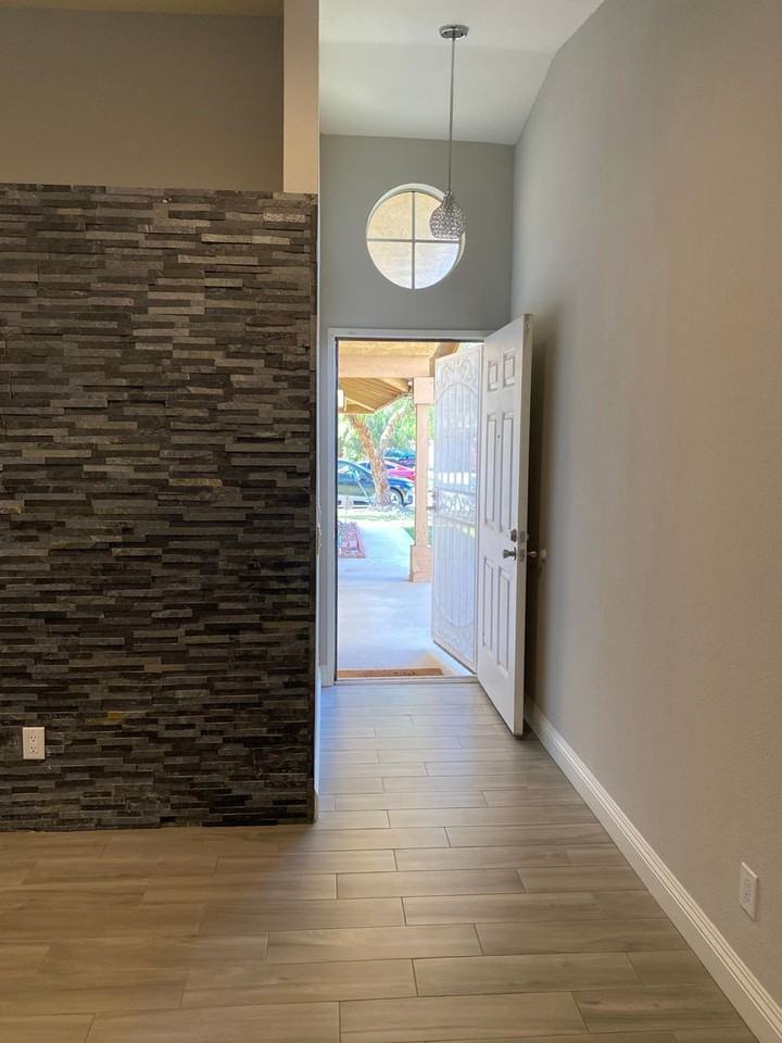 128 Elmtree Dr - Photo 4 of 17