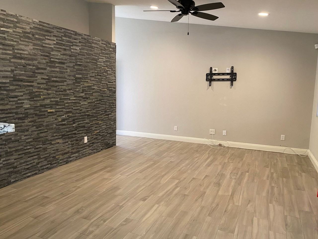 128 Elmtree Dr - Photo 5 of 17