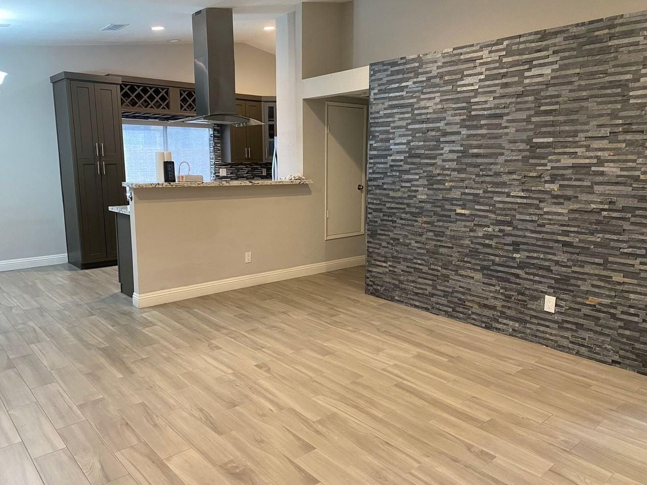 128 Elmtree Dr - Photo 6 of 17