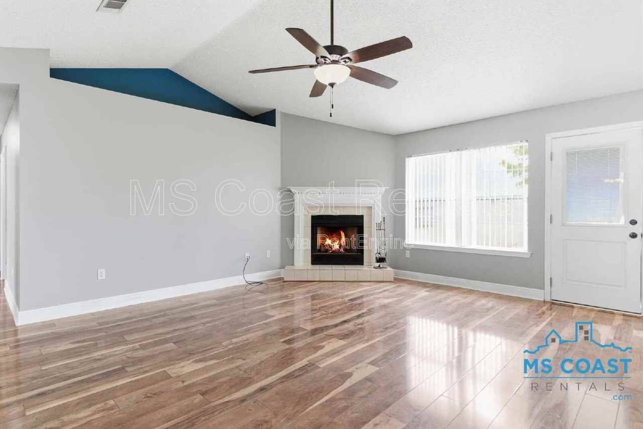 14961 Greenwell Cir - Photo 4 of 25