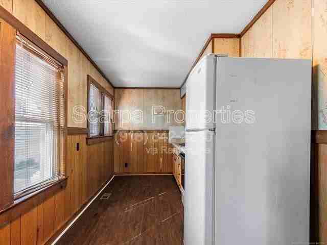113 Se Delaware Ave - Photo 7 of 16