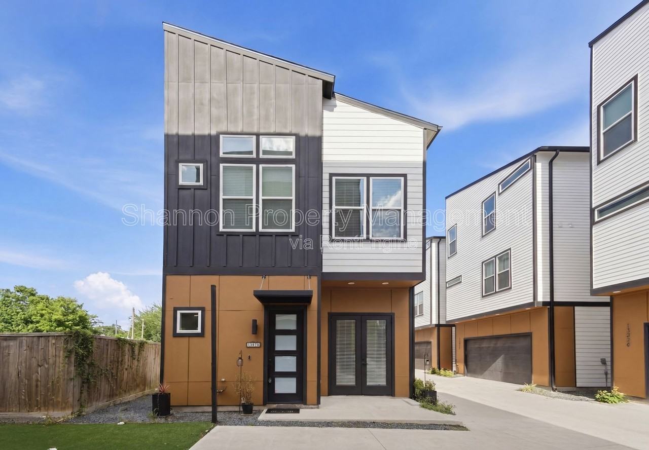 1307 Bayou St #B - Photo 5 of 35
