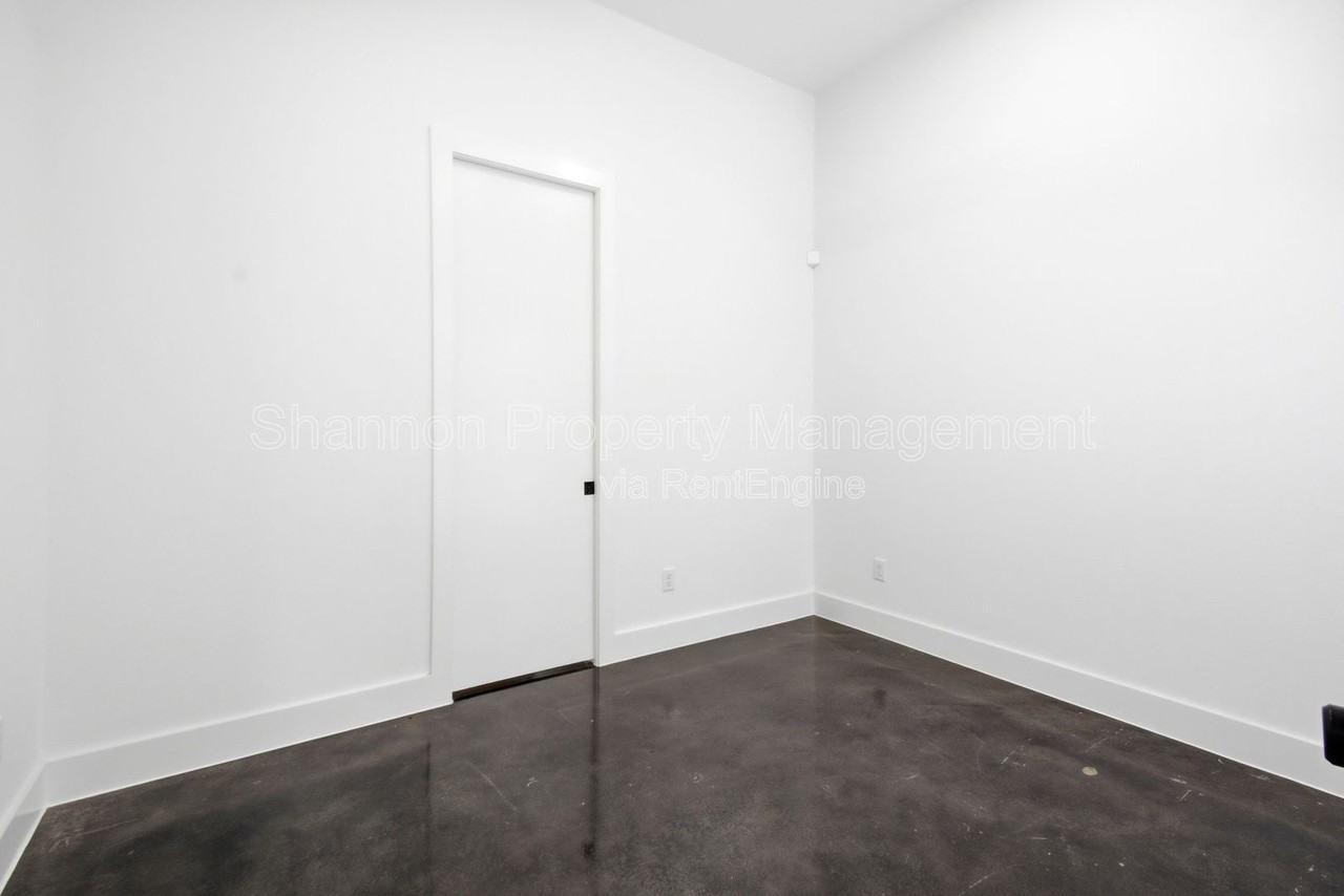 1307 Bayou St #B - Photo 7 of 35