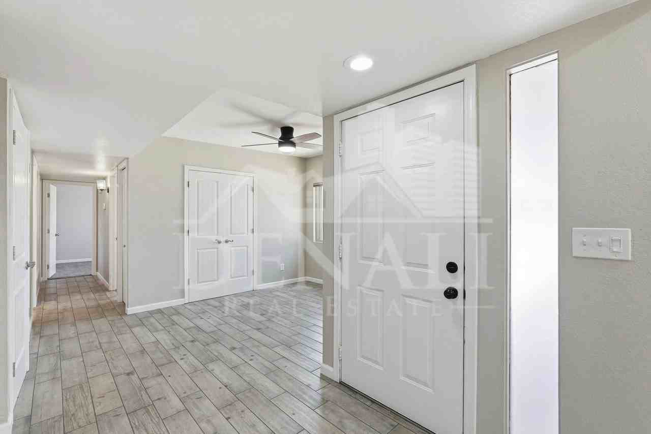 6491 N Lena Way - Photo 3 of 35