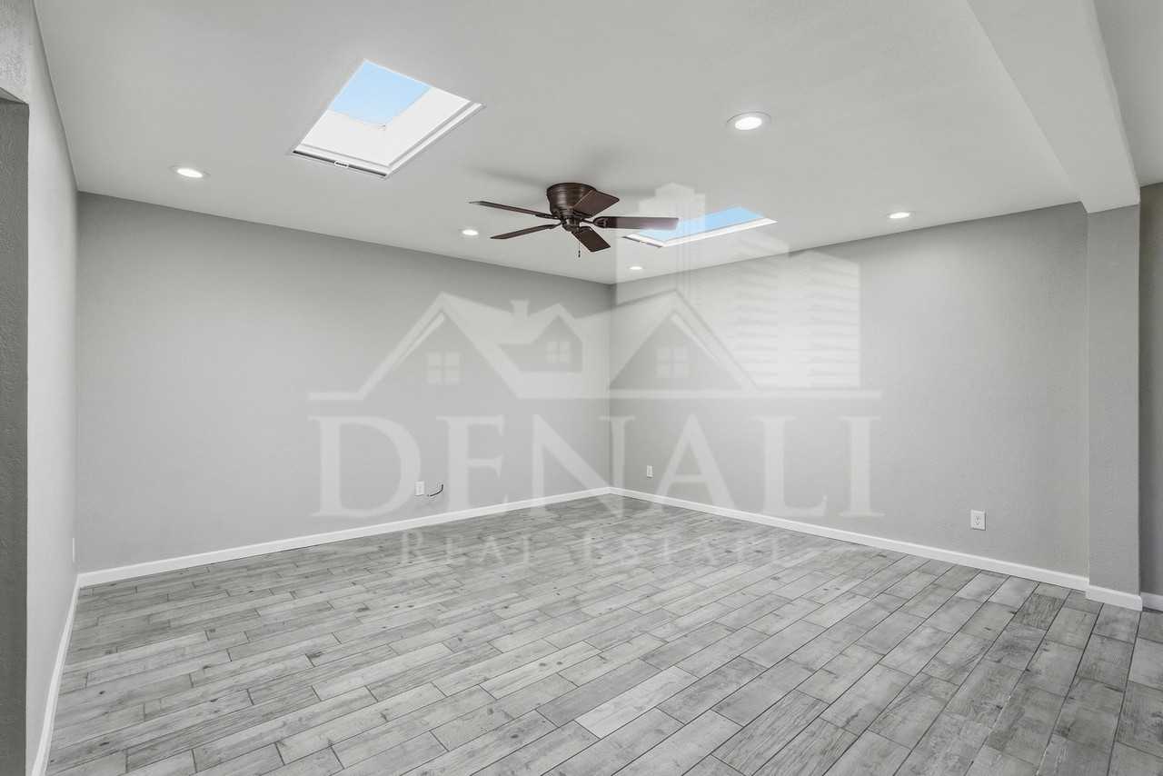 6491 N Lena Way - Photo 4 of 35