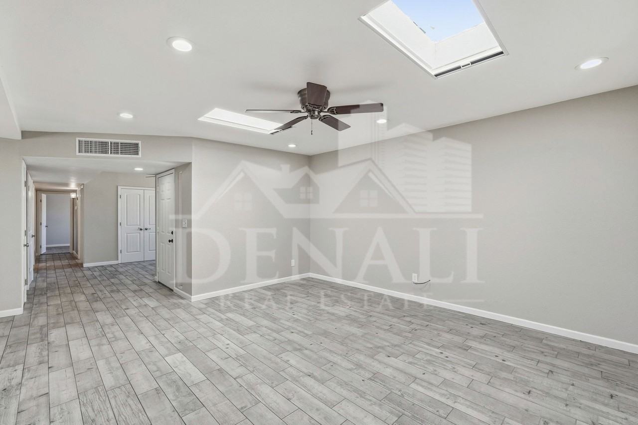 6491 N Lena Way - Photo 5 of 35