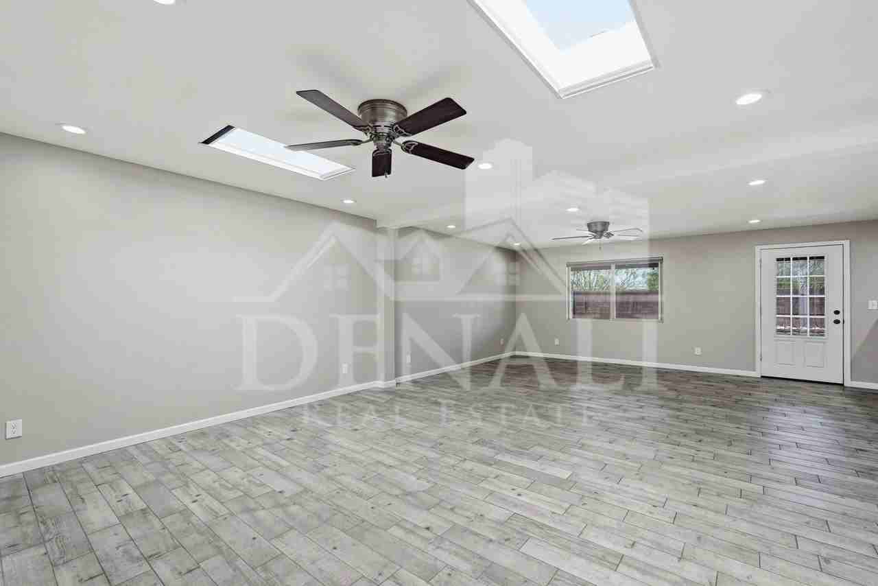 6491 N Lena Way - Photo 7 of 35