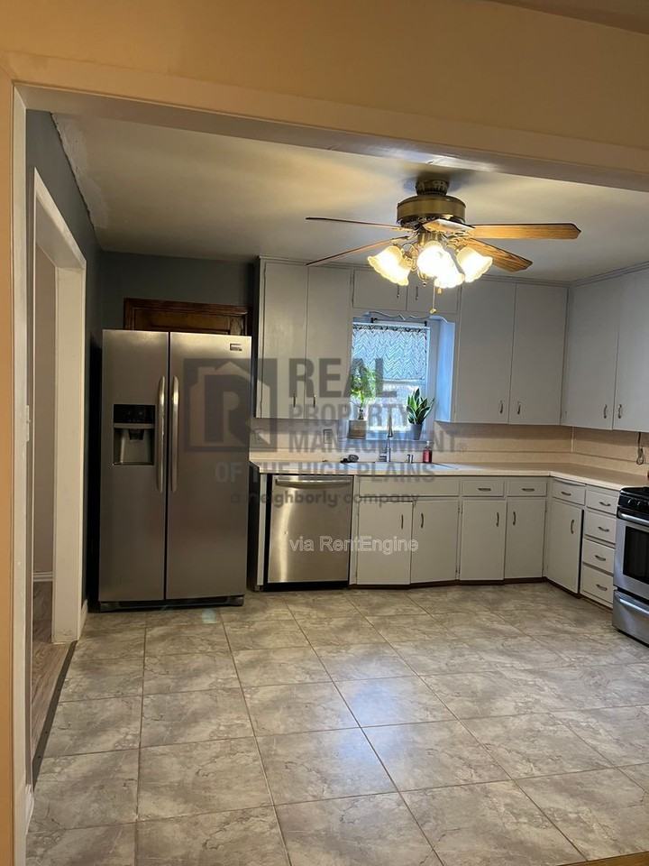 4301 Parker St - Photo 2 of 22