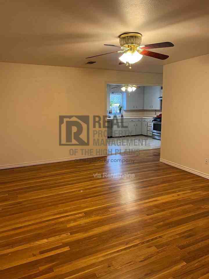 4301 Parker St - Photo 4 of 22