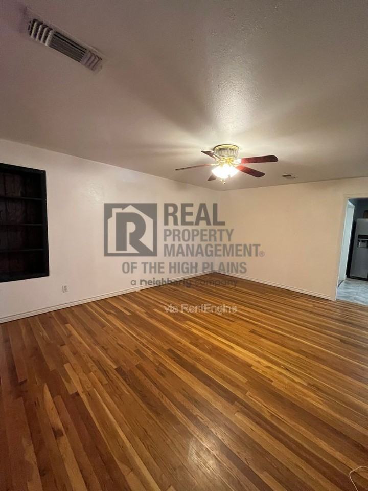4301 Parker St - Photo 5 of 22