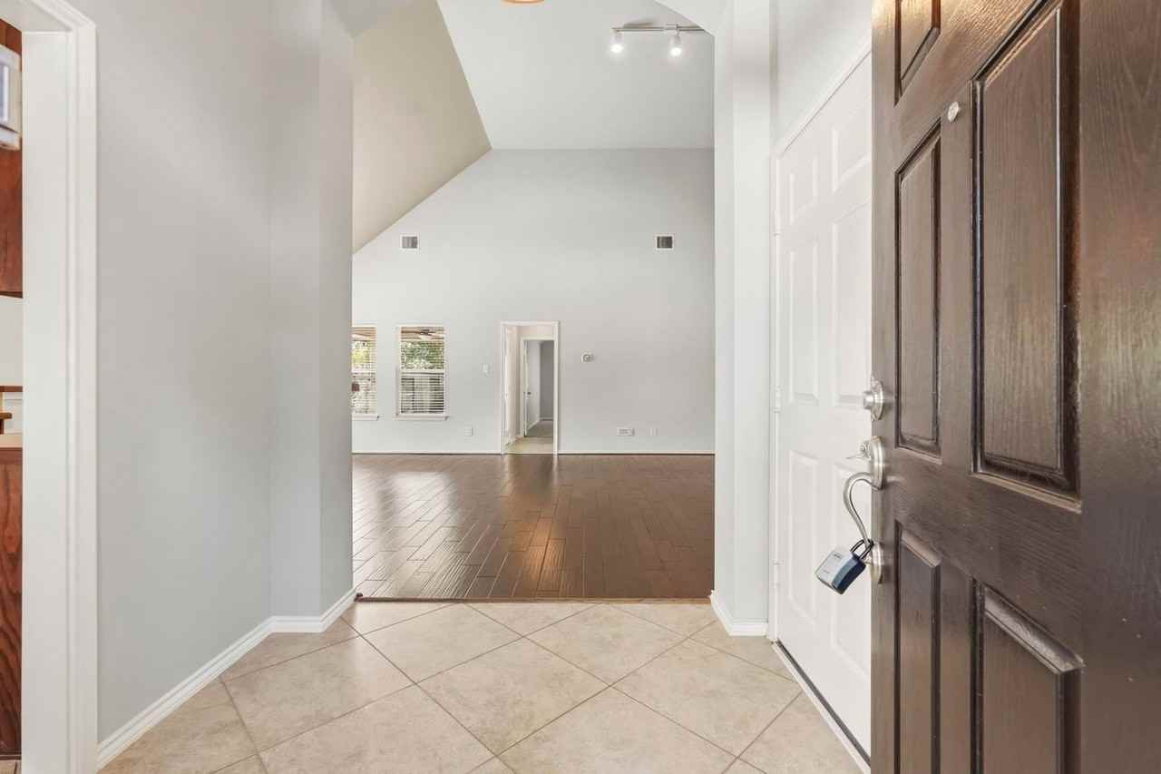 11914 Manasses Springs Ln - Photo 4 of 27