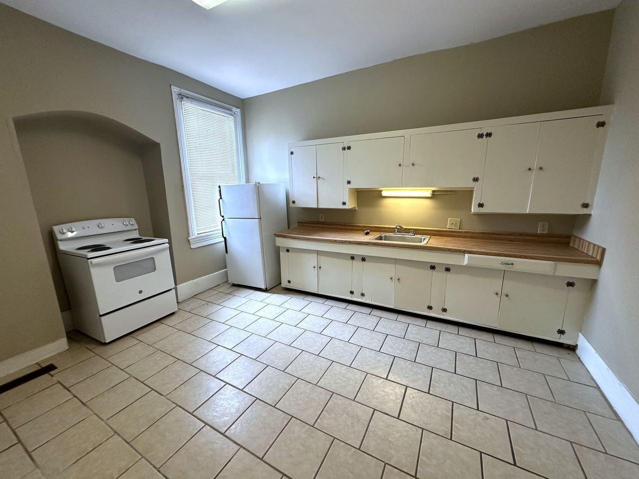 1457 Oglethorpe St #5 - Photo 2 of 12