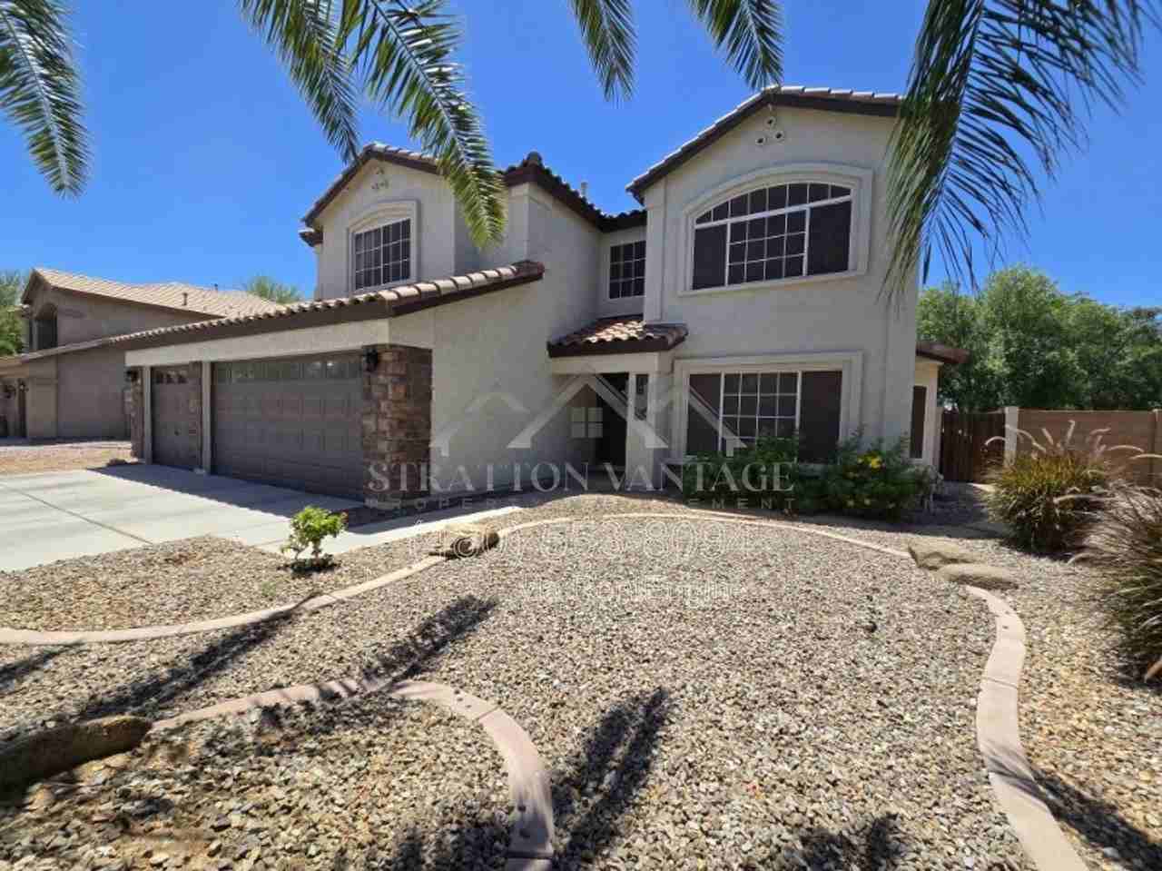 1005 E Stirrup Ln - Photo 3 of 39