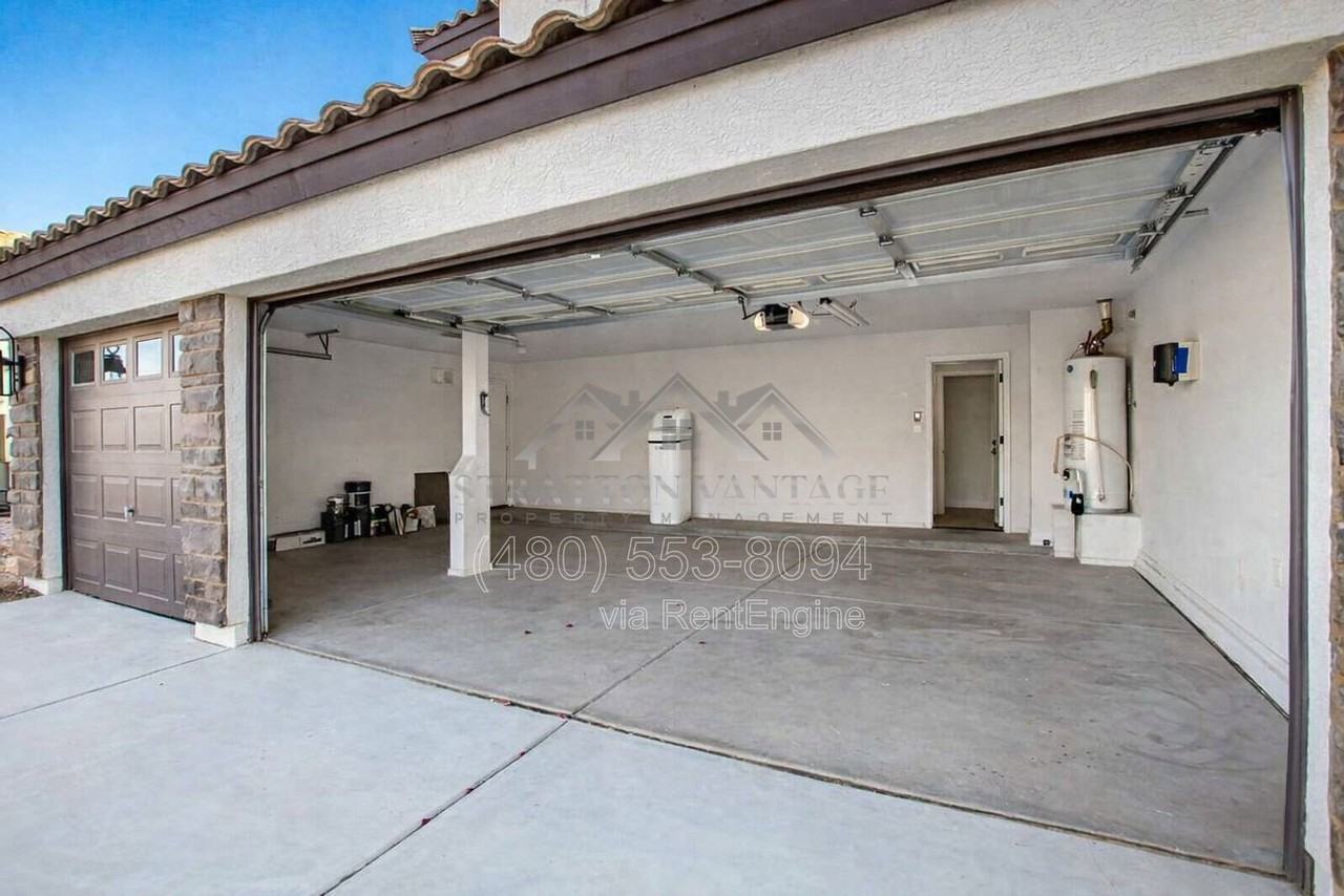 1005 E Stirrup Ln - Photo 5 of 39