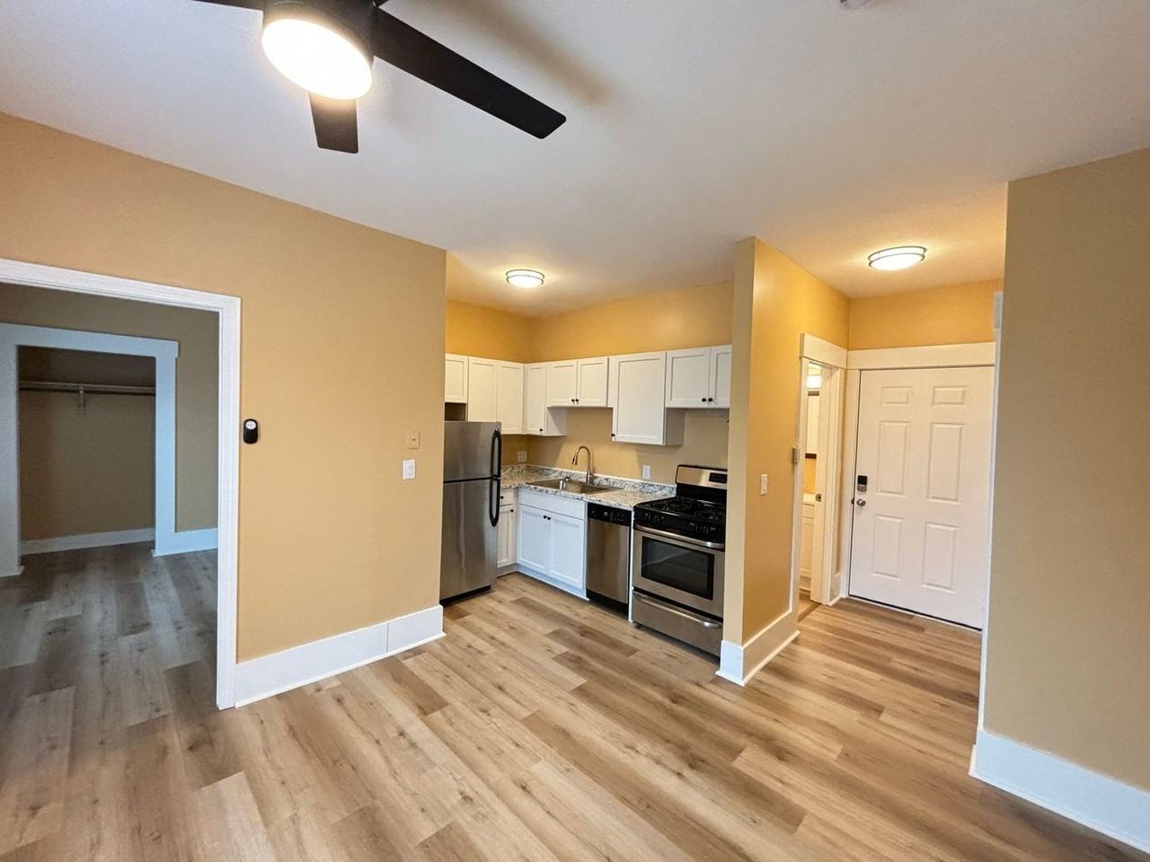 46 Glass St #2 - Photo 4 of 12