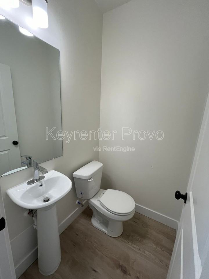 1046 E 1300 S - Photo 5 of 16