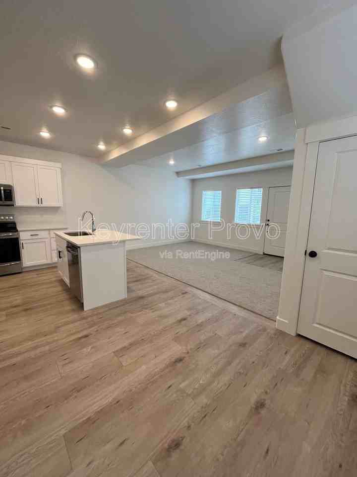 1046 E 1300 S - Photo 7 of 16