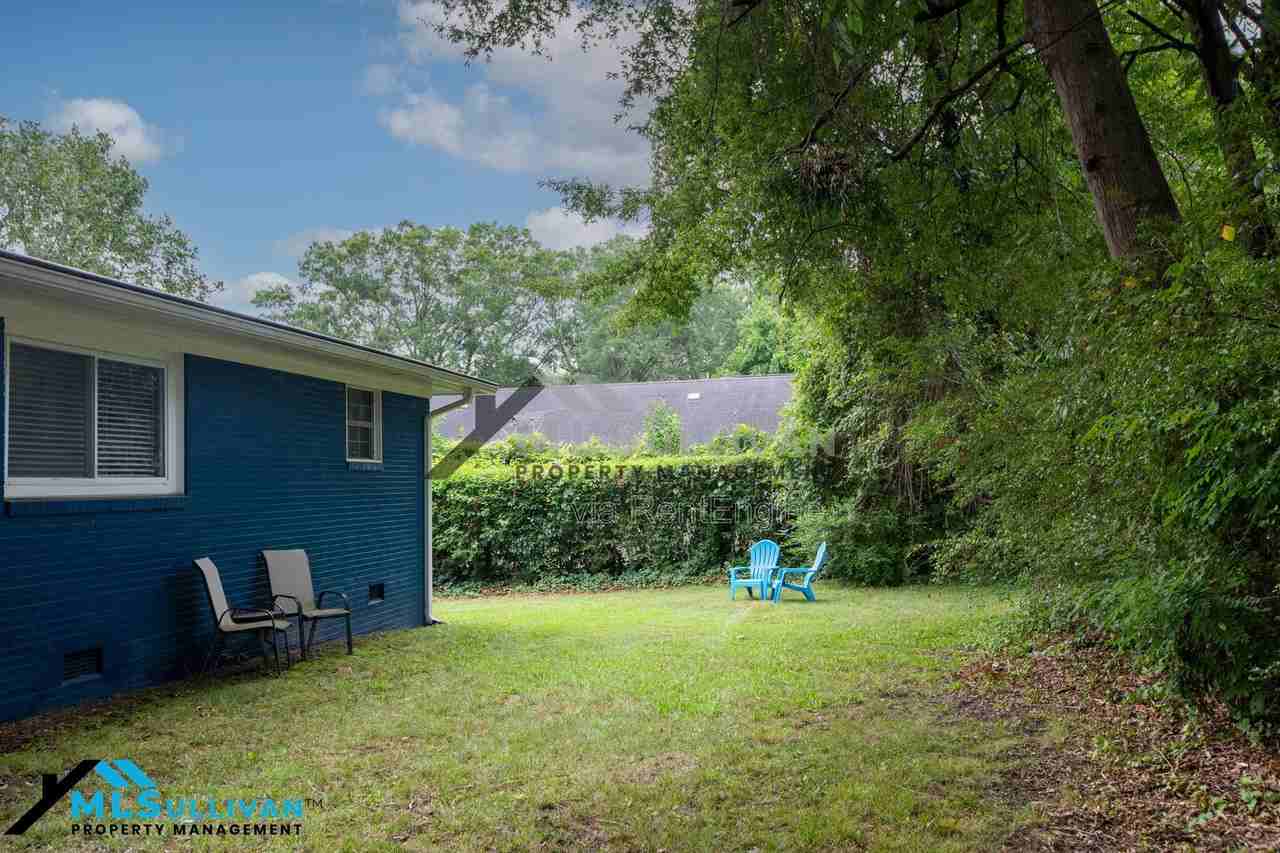 1021 Sedgefield St - Photo 5 of 26