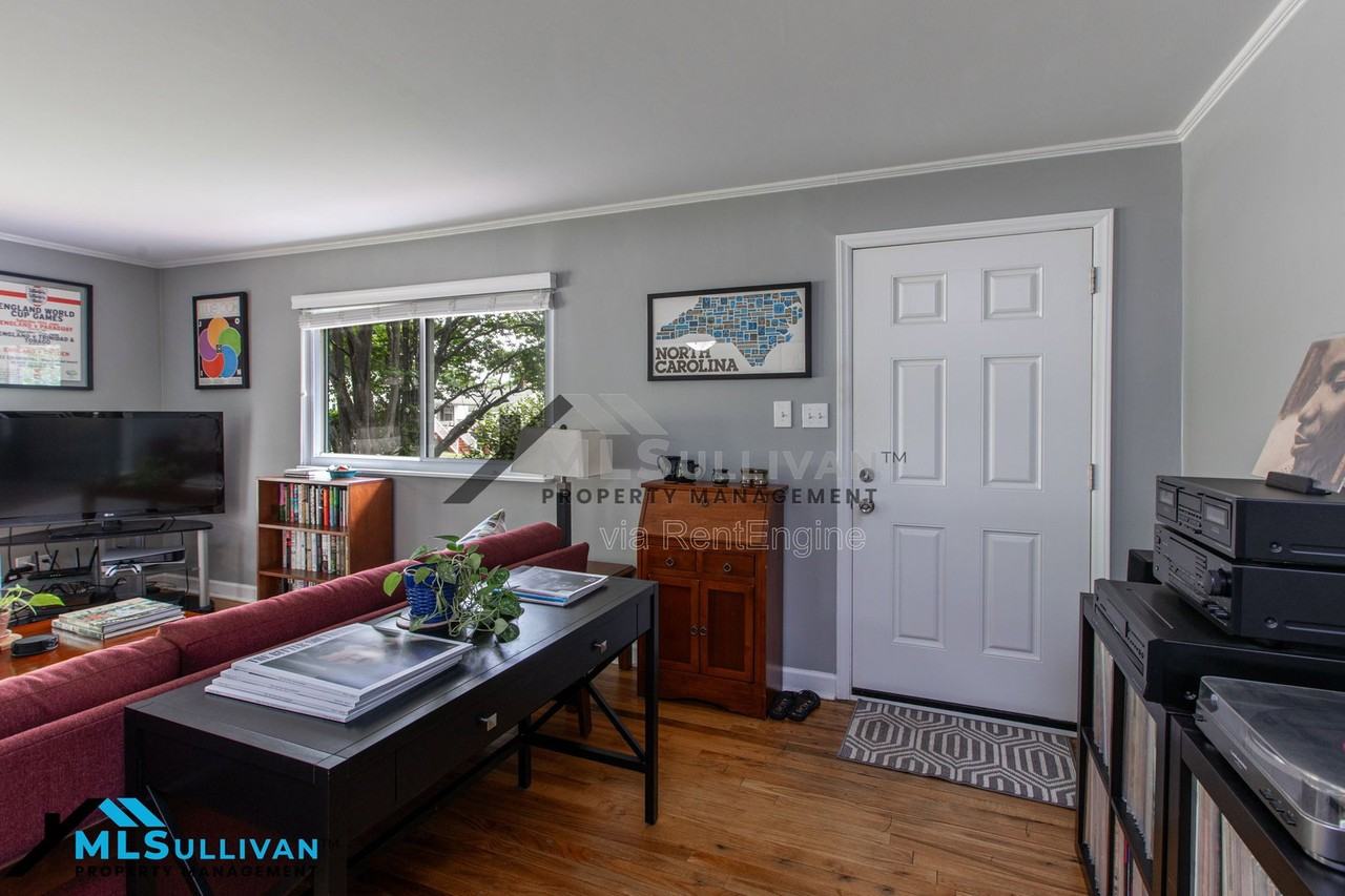 1021 Sedgefield St - Photo 6 of 26