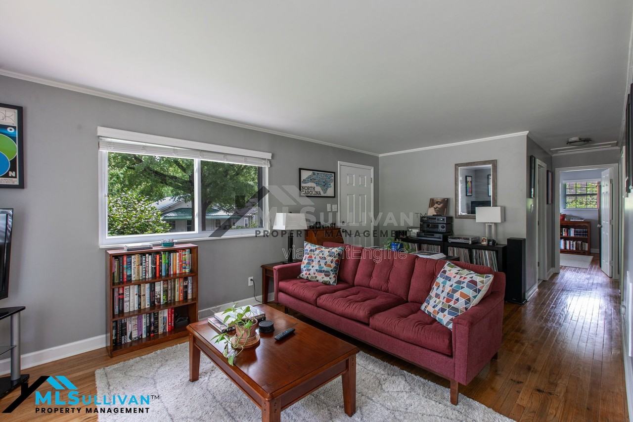 1021 Sedgefield St - Photo 7 of 26