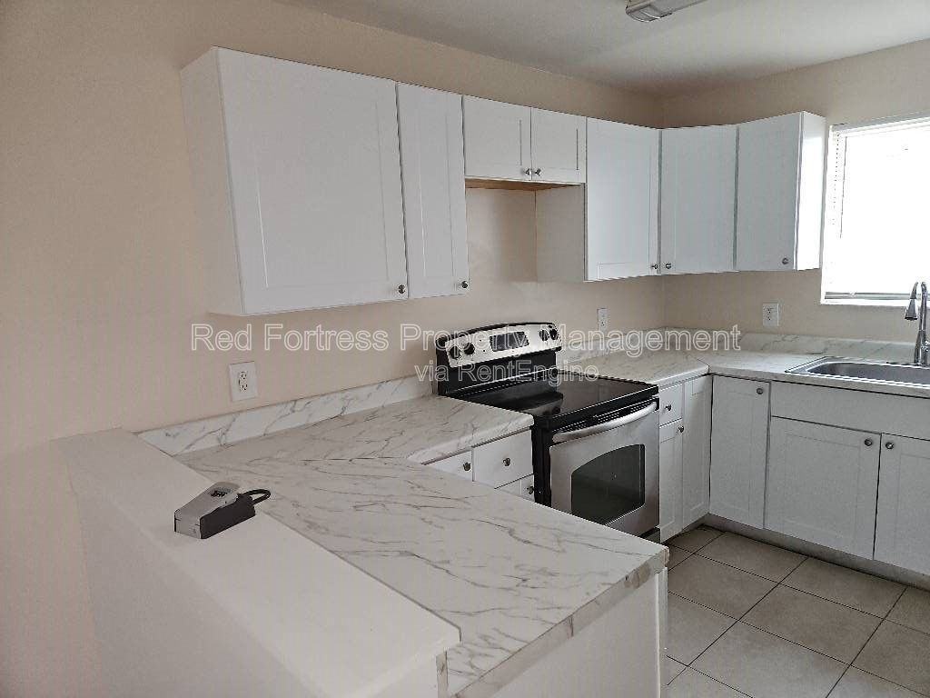 17306 Whitewater Ct - Photo 2 of 10