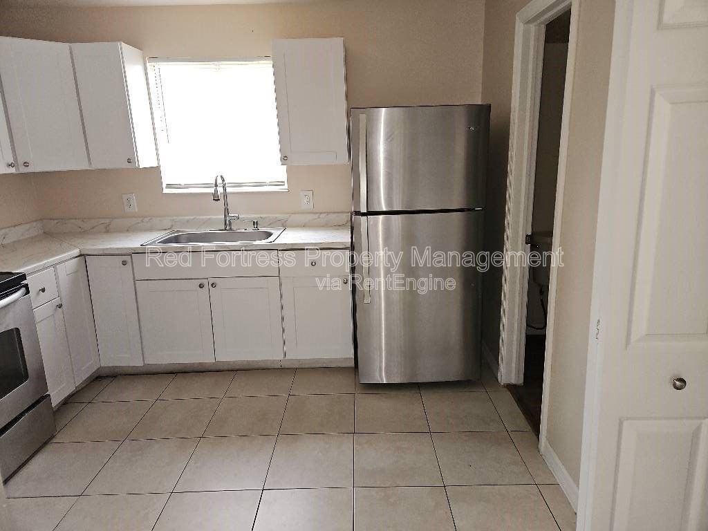 17306 Whitewater Ct - Photo 3 of 10