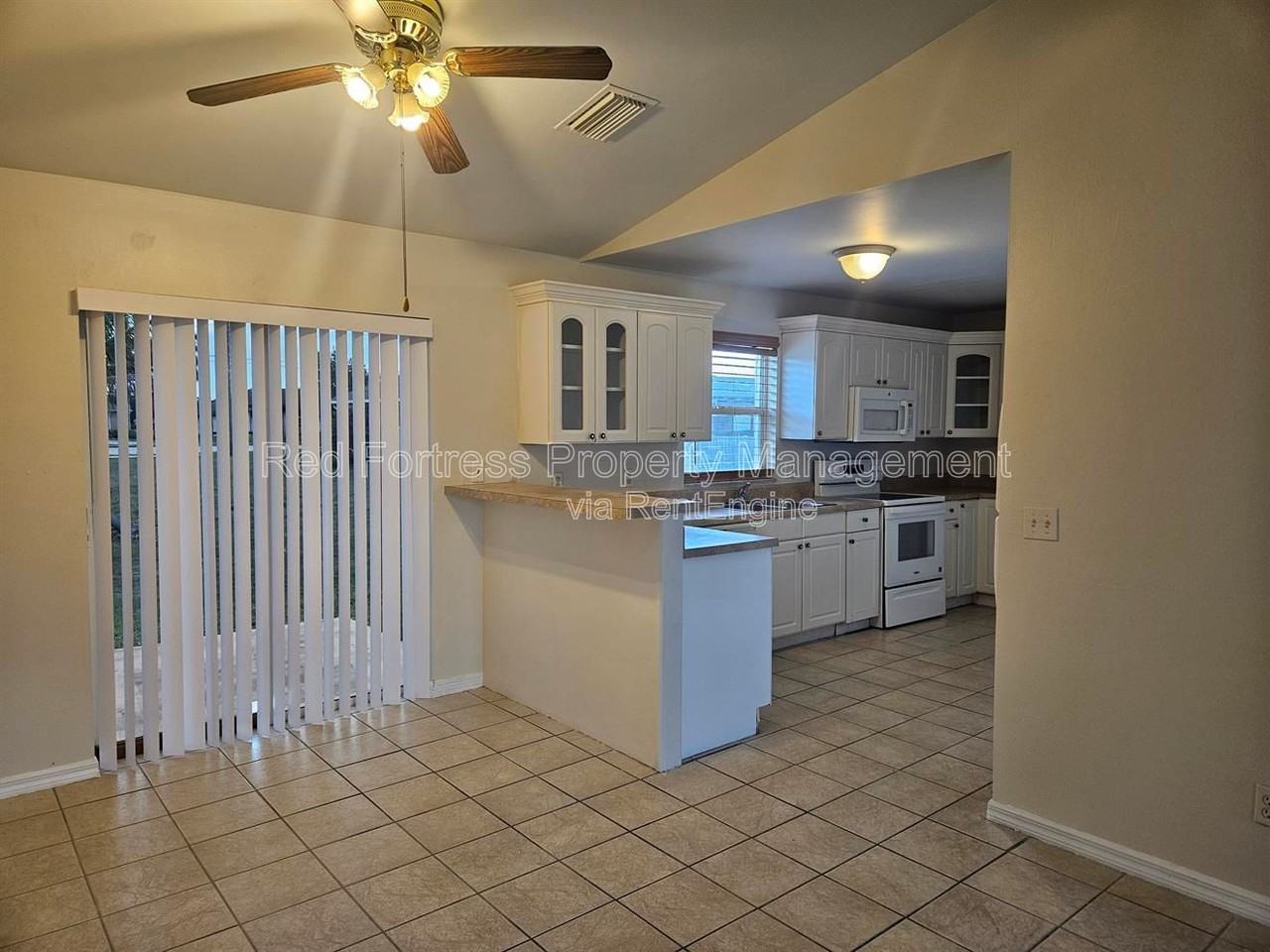 1814 Sw 42nd St - Photo 4 of 9