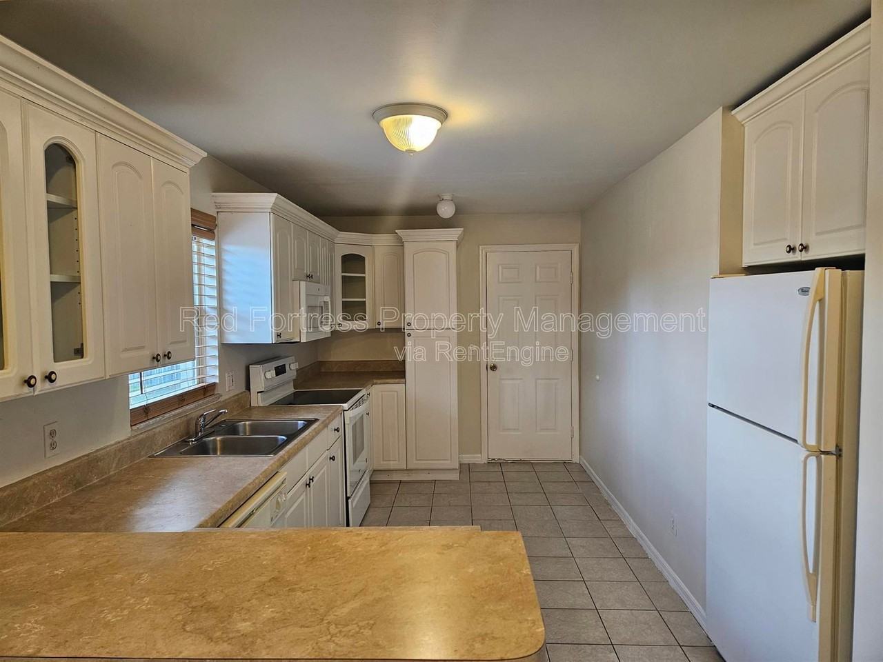 1814 Sw 42nd St - Photo 5 of 9