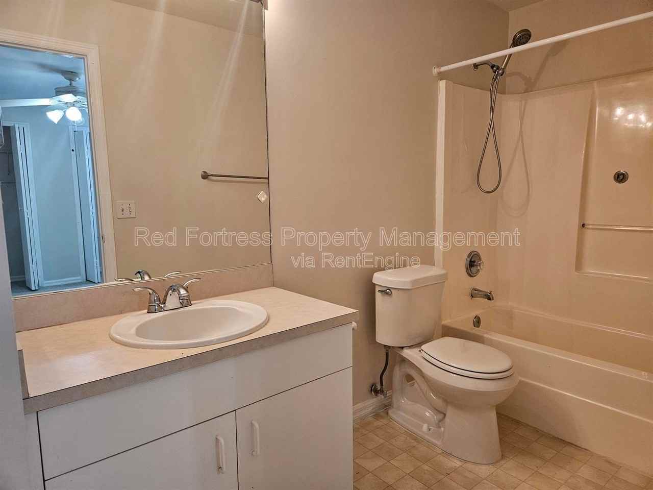 1814 Sw 42nd St - Photo 7 of 9