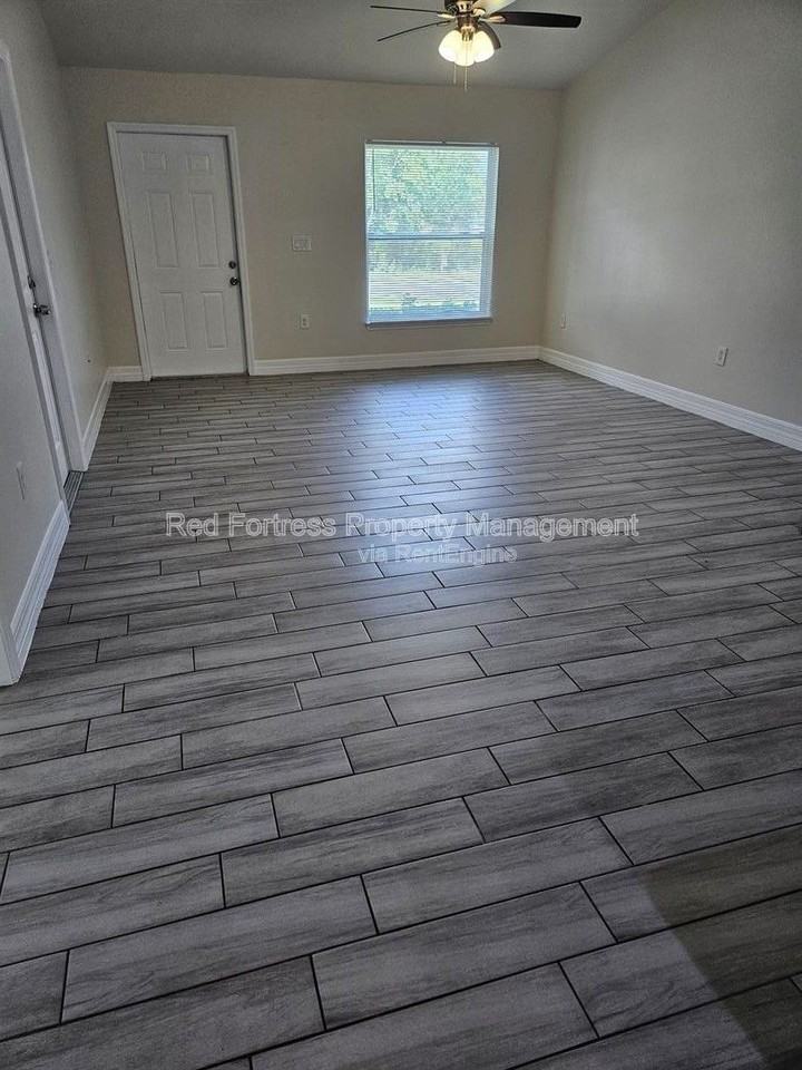 167 Meadow Rd - Photo 2 of 11