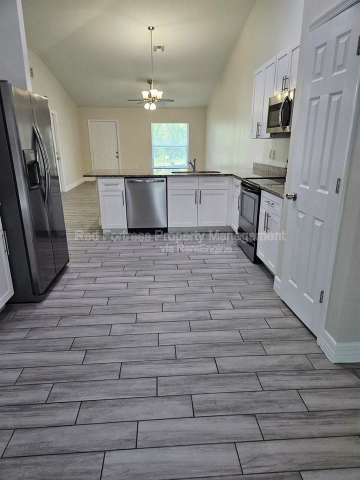 167 Meadow Rd - Photo 4 of 11