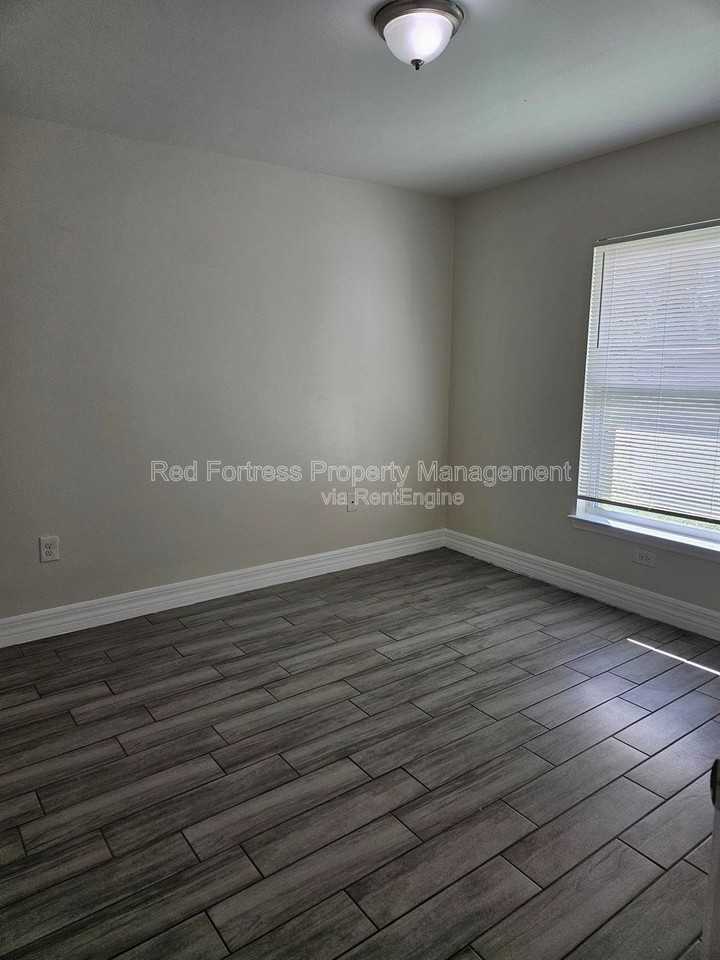 167 Meadow Rd - Photo 6 of 11