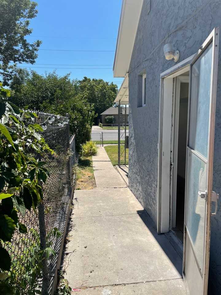 775 Southeast #1 - Photo 4 of 19