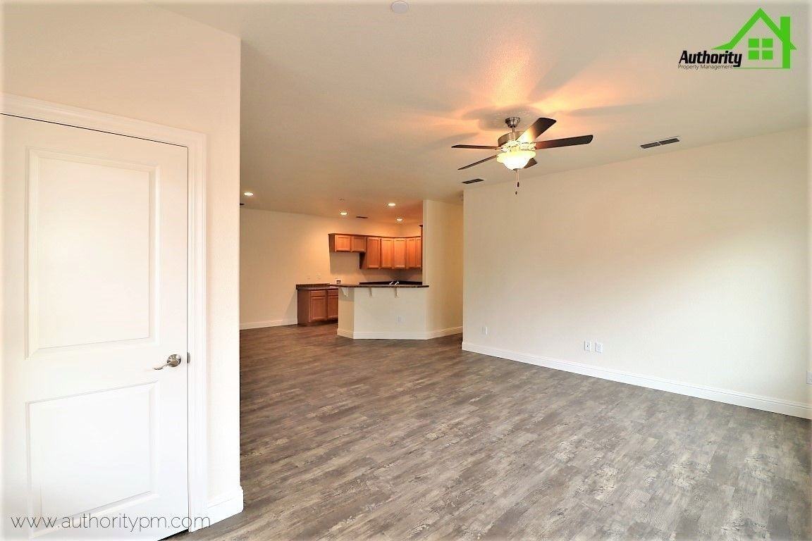 2530 Rainbow Ln #B - Photo 4 of 17