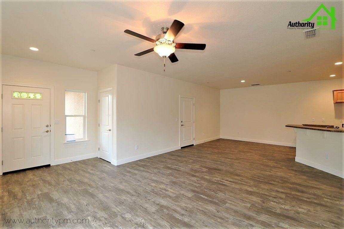 2530 Rainbow Ln #B - Photo 5 of 17