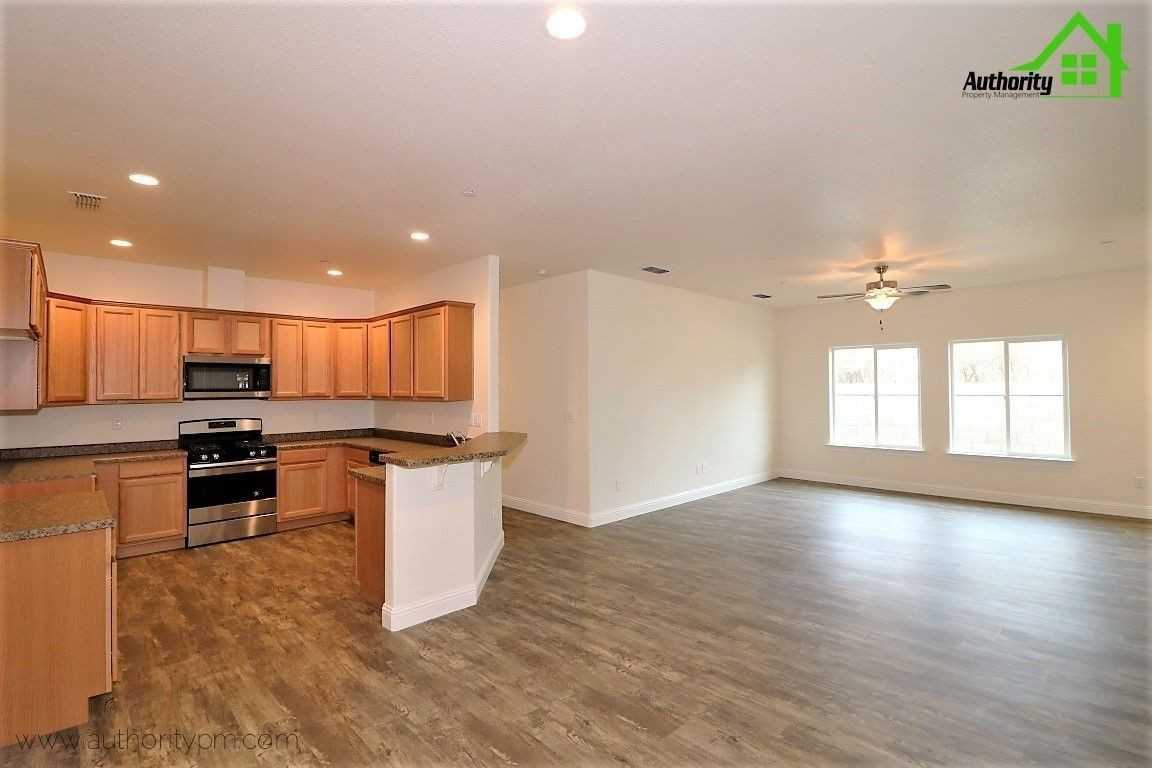 2530 Rainbow Ln #B - Photo 6 of 17