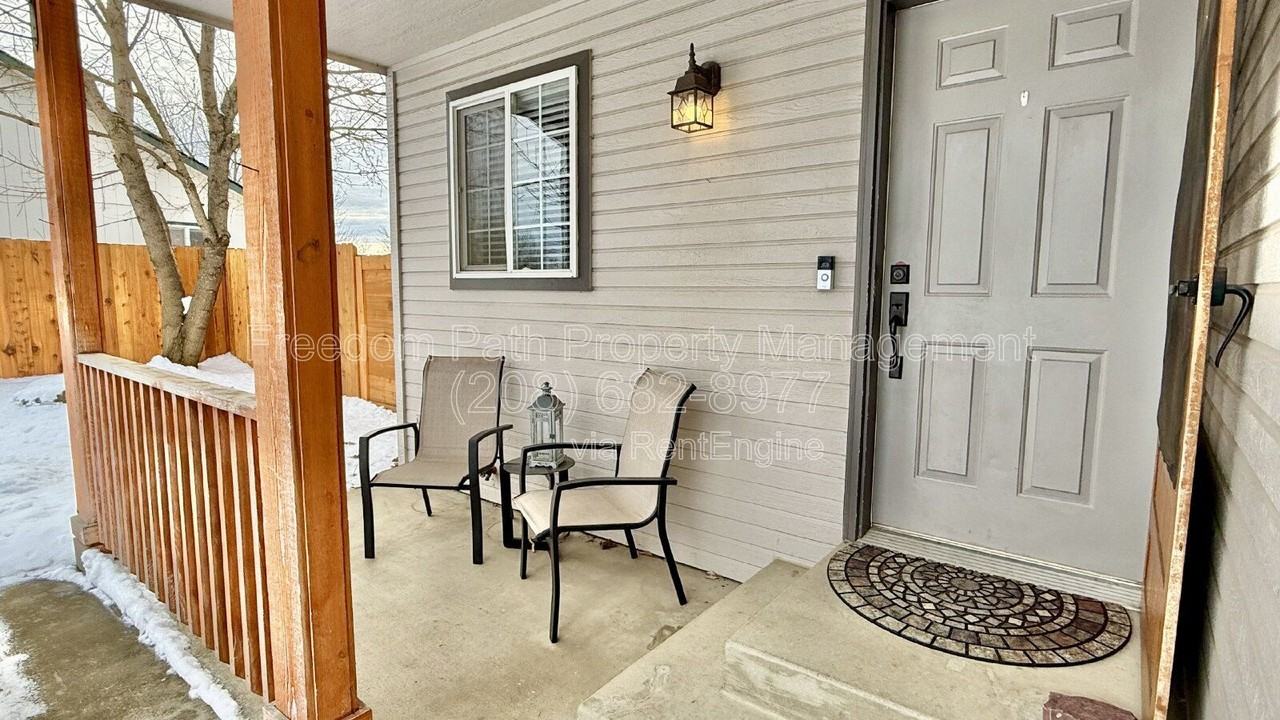 1382 W Tanager Ave - Photo 4 of 31