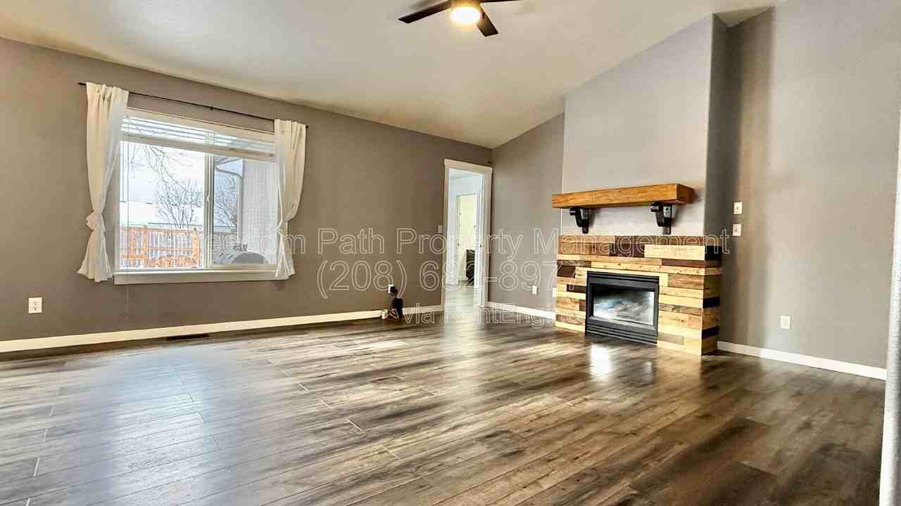 1382 W Tanager Ave - Photo 5 of 31
