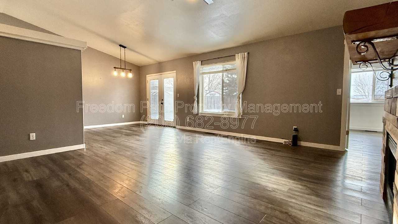 1382 W Tanager Ave - Photo 6 of 31