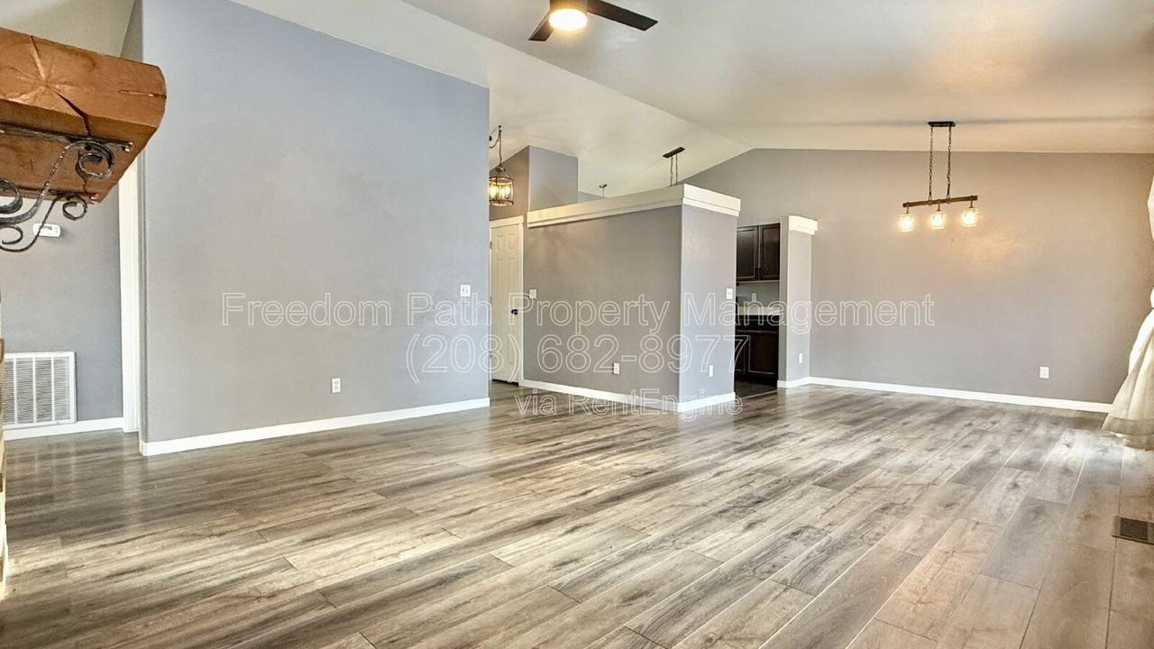 1382 W Tanager Ave - Photo 7 of 31