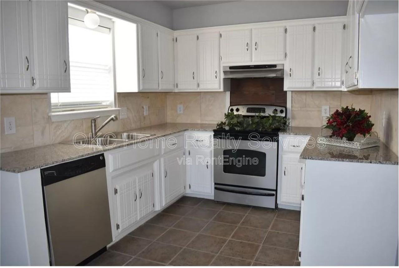 504 Marathon Dr - Photo 2 of 4