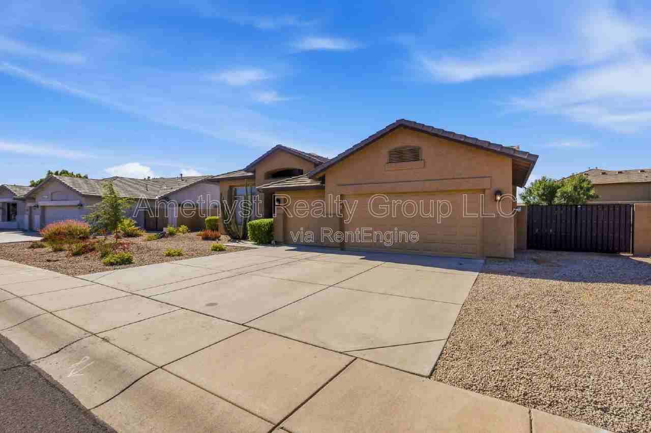 7017 W Greenbriar Dr - Photo 3 of 50